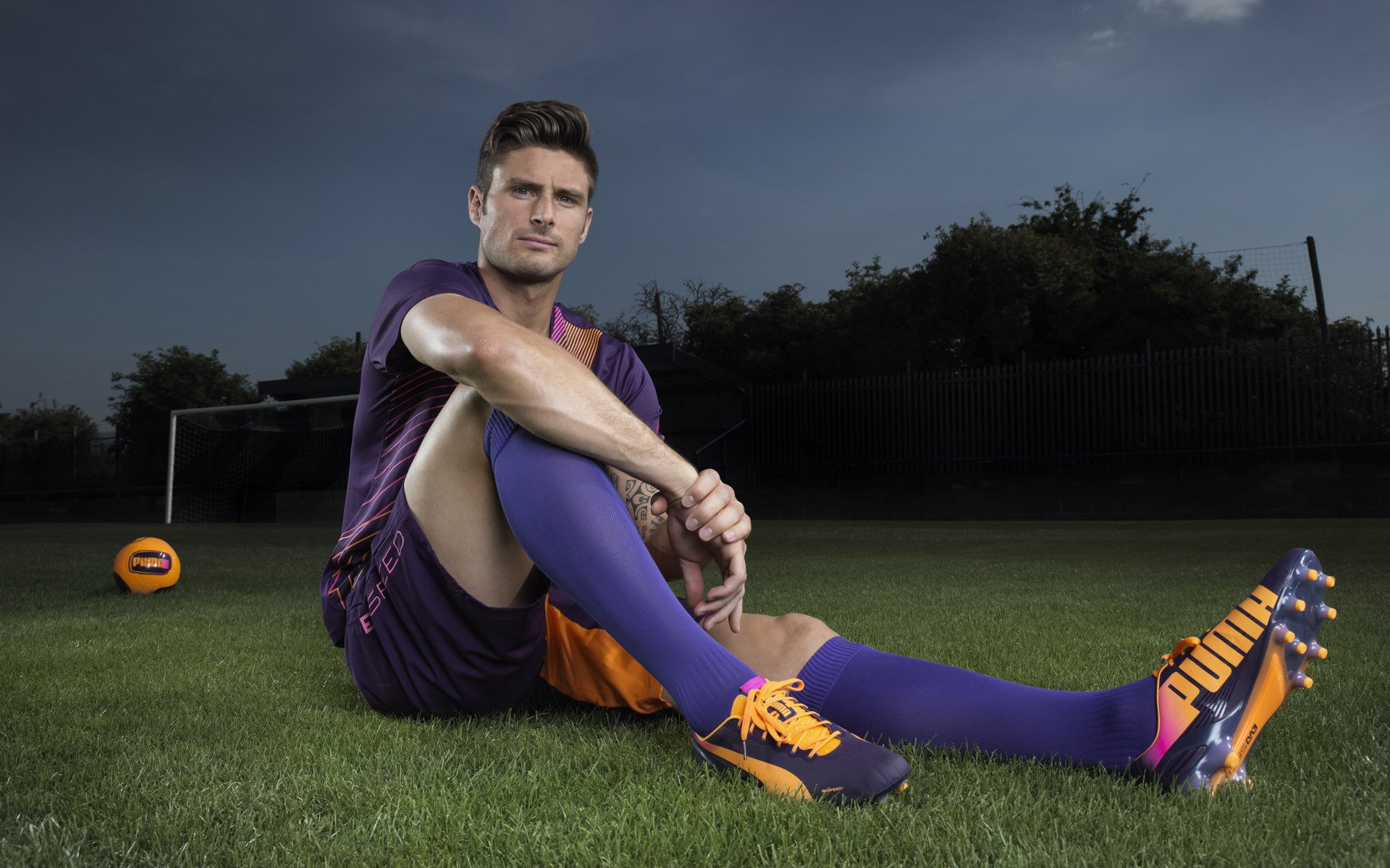 开云esports-英超激烈开战,精彩反击和神级扑救轮番上演,英超 激烈